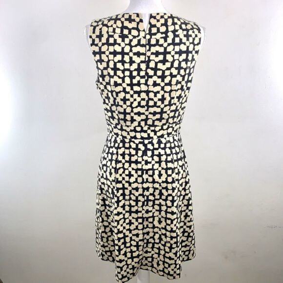 TRINA TURK Tie Collar Dress Size 4 Grey Cream‎ Pleated Classic Button Print - Picture 5 of 6
